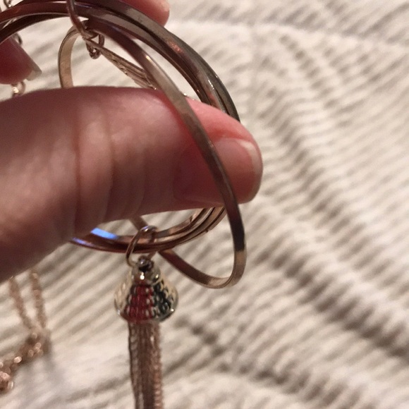 Women’s gold tone statement necklace - Picture 5 of 5